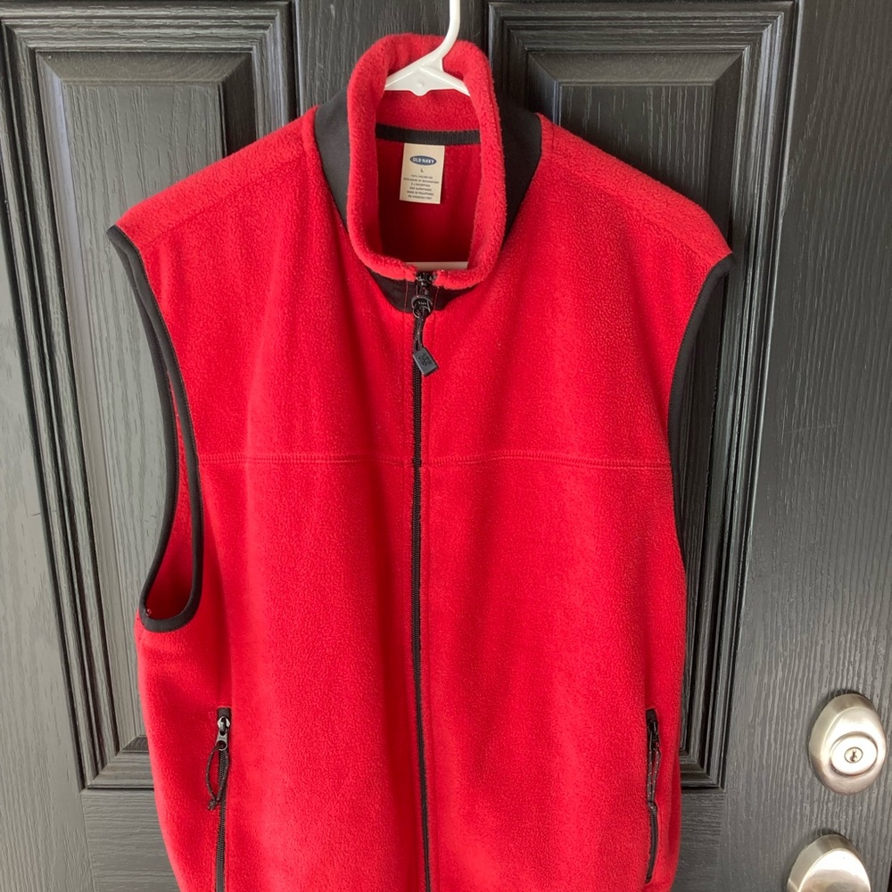 Old Navy men’s red fleece vest Large